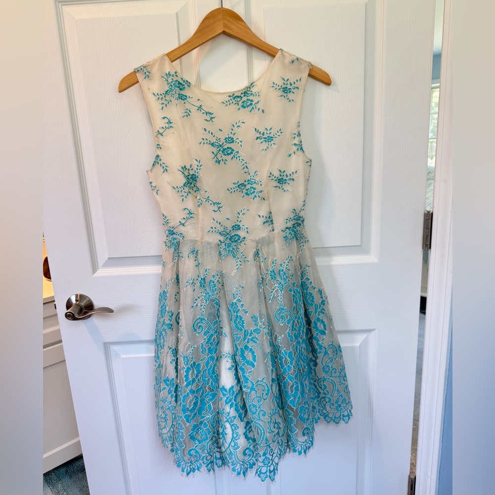 Alice + Olivia Blue and Cream Lace Dress sz 4